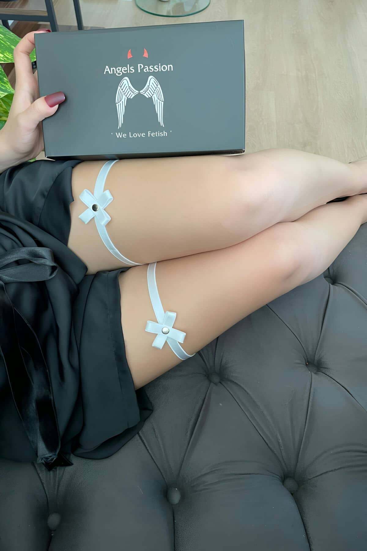 White Flower Detailed Stylish Elastic Leg Tape - APFT528