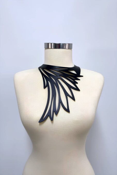 Lazer Kesim Kanat Detaylı Choker, Deri Kolye - APFT1418 - 2