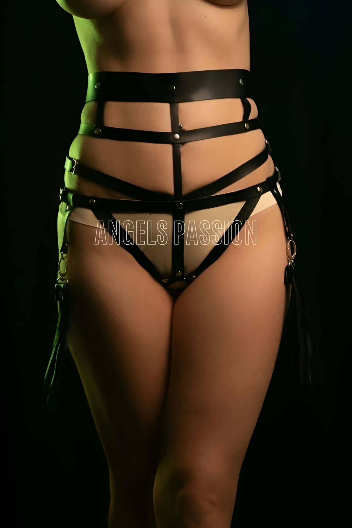 Püskül Detaylı Siyah Deri  Külot Harness