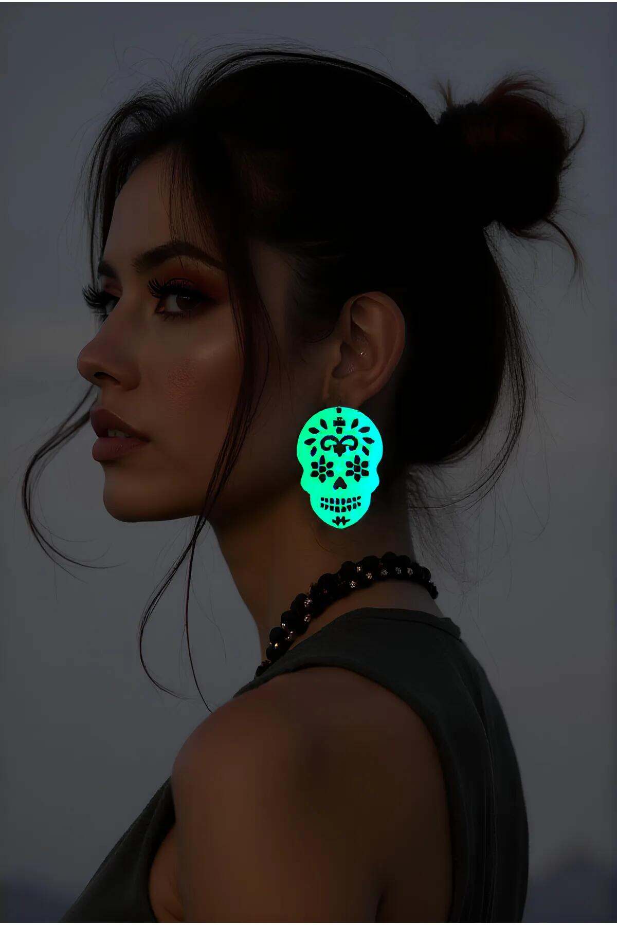 Rainbow Reflektörlü Kurukafa Gotik Küpe, Tarz Lazer Kesim Küpe - Apbj029