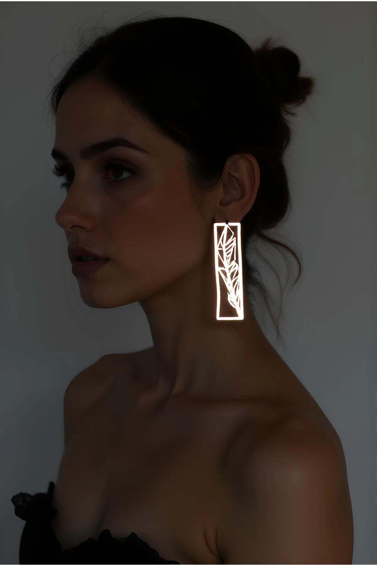 Beyaz Reflektörlü Kuş Tüyü Küpe, Bohemtasarım Lazer Kesim Küpe - Apbj025