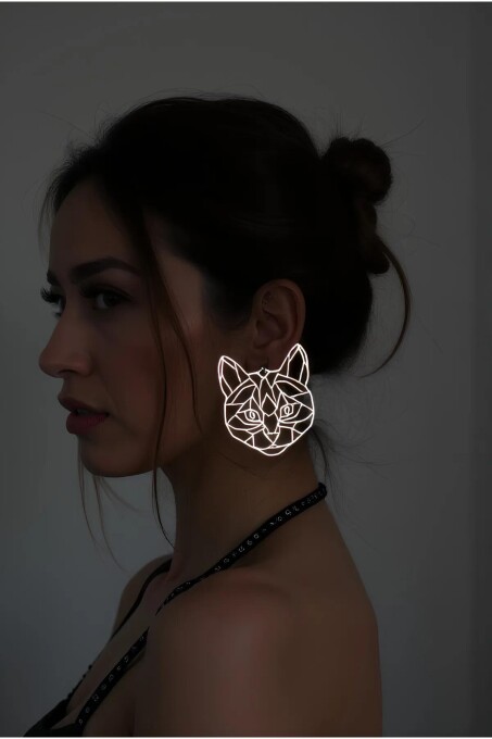 Beyaz Reflektörlü Soyut Kedi Yüzü Küpe, Şık Lazer Kesim Küpe - APBJ017 - 1
